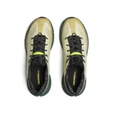 Championes de trail running Merrell Agility Peak 5, color beige con detalles en verde y negro. Cuentan con suela Vibram Megagrip, entresuela de espuma FloatPro y empeine de malla transpirable.