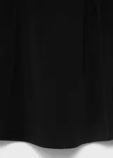 Top negro sin mangas, con escote palabra de honor y diseño recto. Confeccionado en tejido de punto fino.