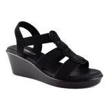 Sandalias negras con plataforma y tiras elásticas cruzadas en el empeine, con detalle de apliques brillantes.