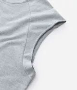 Musculosa gris de algodón con estampa con la palabra "California" en el frente.