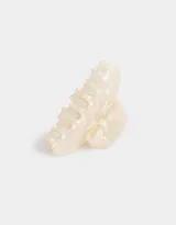 Broche para el pelo color crema con forma de pinza y detalle de moño.