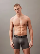 Pack de 3 boxers largos color gris con cintura elástica negra con logo Calvin Klein Intense Power.
