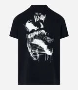 Remera negra de algodón, corte regular, con cuello redondo y mangas cortas. Estampa del personaje Venom en la espalda.