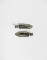 Set de dos hebillas para el pelo tipo pico de metal color gris plomo, con forma ovalada y borde decorado con strass.
