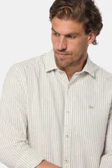 Camisa de manga larga con rayas verticales color beige y blanco, modelo slim fit, con botones personalizados.