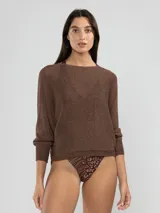 Sweater marrón tejido en jersey con lurex, de escote bote y manga larga. Tiene un tigre insignia de Polonio en la espalda.