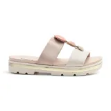 Sandalias bajas Korium Confort Nora, color beige con detalles en dorado y apliques decorativos en las tiras.