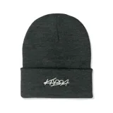 Gorro de lana gris oscuro con dobladillo y logo bordado en blanco.