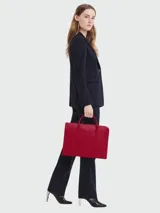 Maletín Longchamp modelo Le Foulonné, color rojo, con doble asa corta y cierre de cremallera.