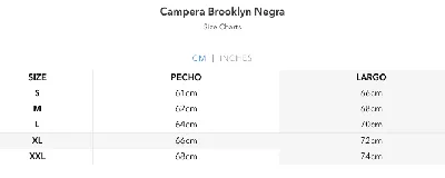 Campera negra con cierre frontal, capucha y ribetes blancos. Presenta el logo 'Club Vop' en el pecho y una ilustración de hongos psicodélicos en la espalda.