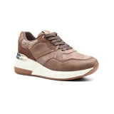 Championes marrones con detalles en color bronce y animal print, con cordones y suela blanca.