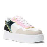 Championes urbanos Miss Carol modelo Busan, color blanco con detalles multicolor, plataforma blanca y cordones blancos.