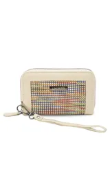 Billetera mediana de símil cuero color rosa, combinada con telar de colores amarillo, rosa y negro. Tiene compartimento interior con tarjeteros y cierre interior, monedero con cierre alrededor y correa de mano desmontable.