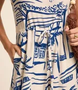 Mono largo de viscosa con estampado playero, sin mangas y con lazo en la cintura.