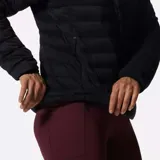 Campera con capucha de plumas, color negro, con cierre frontal completo y logo de la marca en el pecho.