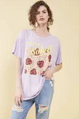 Remera de jersey de algodón pima, color violeta, con fit largo y escote redondo, adornada con estampado 'liberty' exclusivo.