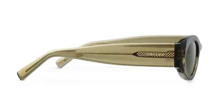 Lentes de sol de diseño retro con montura ovalada delgada en color verde oliva translúcido. Poseen cristales polarizados verdes con protección UV400 y tratamiento antirrayas.