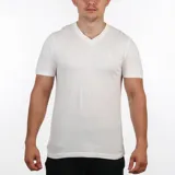 Remera blanca de algodón con cuello en V y logo pequeño bordado en el pecho.