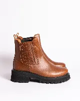 Botas Chelsea de cuero color marrón oscuro con elástico lateral y suela track de goma negra.