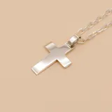 Gargantilla de plata 925 con dije de cruz lisa.