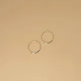 Aros tipo argolla de plata 925, de 20mm de diámetro y 1.5mm de ancho.