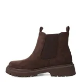 Botas Chelsea de mujer, color negro, con caña corta y elásticos laterales. Cuentan con suela track gruesa y tiradores traseros para calzar.