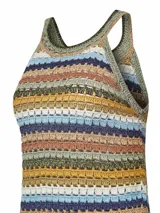 Remera sin mangas tejida al crochet con hilo de algodón orgánico a rayas horizontales de diferentes colores.