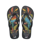 Sandalias Havaianas modelo Ipe, con base negra y estampado de hojas de colores.