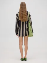 Cardigan a rayas verticales en colores pastel, con botones metalizados y logo bordado.