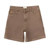 Bermuda de denim marrón con corte recto y bolsillos delanteros y traseros.