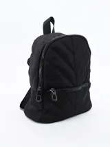 Mochila pequeña negra con diseño acolchado en forma de espiga.