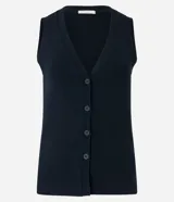 Blusa estilo chaleco color marrón, confeccionada en ribana, con abotonado delantero, sin mangas y con textura acanalada.