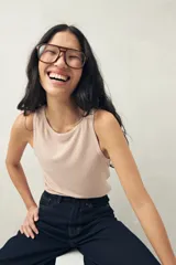 Musculosa blanca de viscosa con escote redondo y sisas amplias.