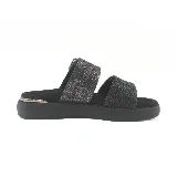 Sandalias de plataforma baja color dorado, con dos tiras horizontales, una con textura tejida y otra con hebilla.