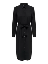Vestido camisero midi negro con cuello clásico, mangas largas con puños abotonados, cierre frontal con botones y cinturón en la cintura.
