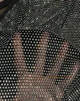 Minifalda negra con brillos, talle único adaptable a S y M, con elástico en la cintura.