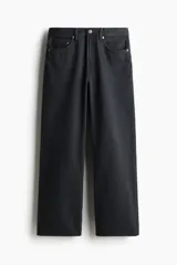 Pantalón de jean negro de tiro alto, corte recto y relaxed fit.