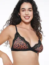 Soutien triangular color marrón con estampado de leopardo y detalles de encaje negro.