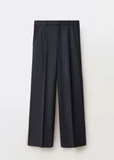 Pantalón de vestir azul marino, de corte palazzo, con pinzas en la cintura y bolsillos laterales.