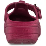 Zueco Crocs modelo Classic Clog Mary Jane Velvet, color rojo oscuro (vino/borgoña), con plataforma y tira T con hebilla metálica.