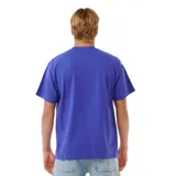 Remera violeta de manga corta con el logo de Rip Curl estampado en el pecho.