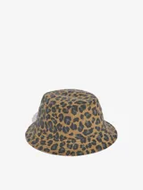 Gorro tipo bucket Adidas con estampado de leopardo en tonos marrón y negro, y logo de la marca bordado en blanco en el frente.