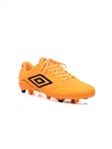 Championes de fútbol Umbro modelo Classico III HG para hombre, color azul marino con detalles y logo en naranja. Presentan una suela con tapones moldeados fijos (HG) para césped firme.