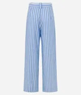 Pantalón wide leg de cintura alta confeccionado en tricolina rayada con trabillas y lazo en la cintura.