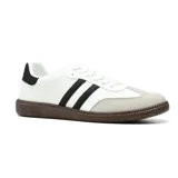 Championes blancos con detalles en gris y negro, con tres tiras negras en el lateral.