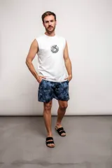 Musculosa blanca con estampado de una moto y texto 'MOTO COMMUNITY'.