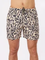 Short de baño con estampado de hojas abstractas en tonos beige y gris oscuro, con cintura elástica ajustable con cordón.