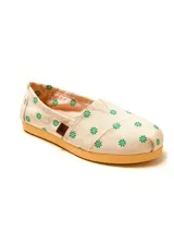 Alpargata color beige con estampado de flores marrones y suela de goma color naranja.