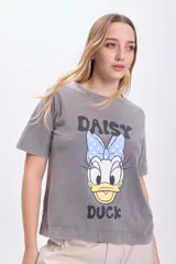 Remera gris oscuro de manga corta con estampa de Daisy Duck.