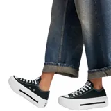 Zapatillas Converse Chuck Taylor All Star Lift Double Stack, de caña baja, color negro con plataforma blanca y cordones blancos.